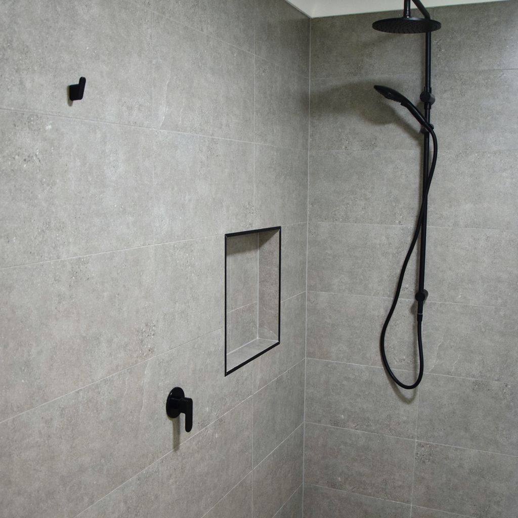 Main bathroom.