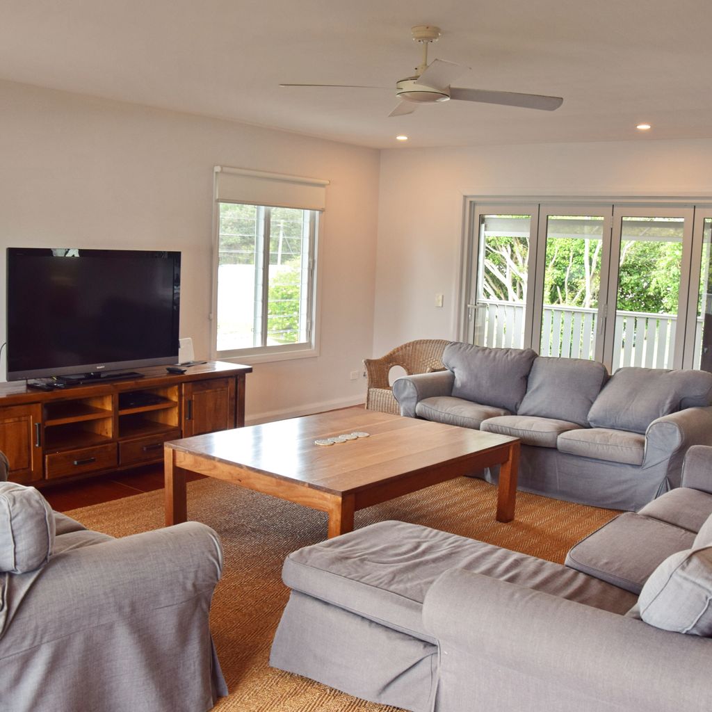 Living room (upstairs).