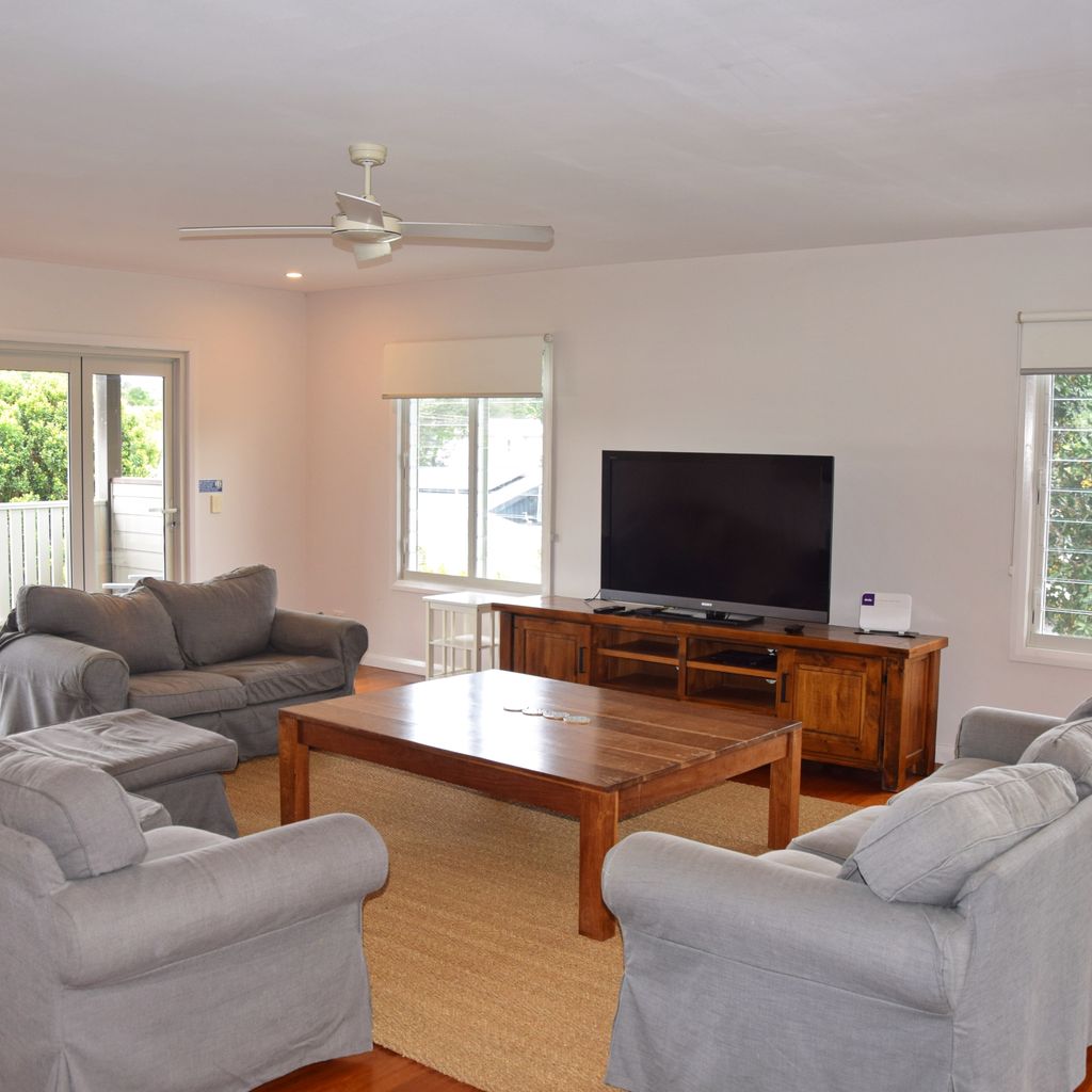 Living room (upstairs).