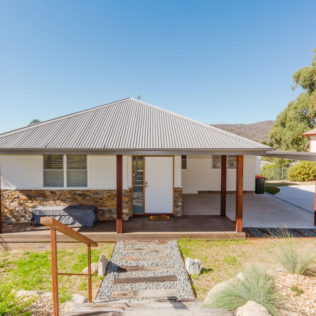 46 Banjo Paterson Crescent