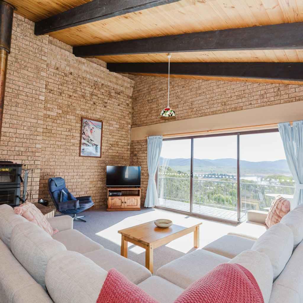 Aviemore – 2/14 Cobbodah Street