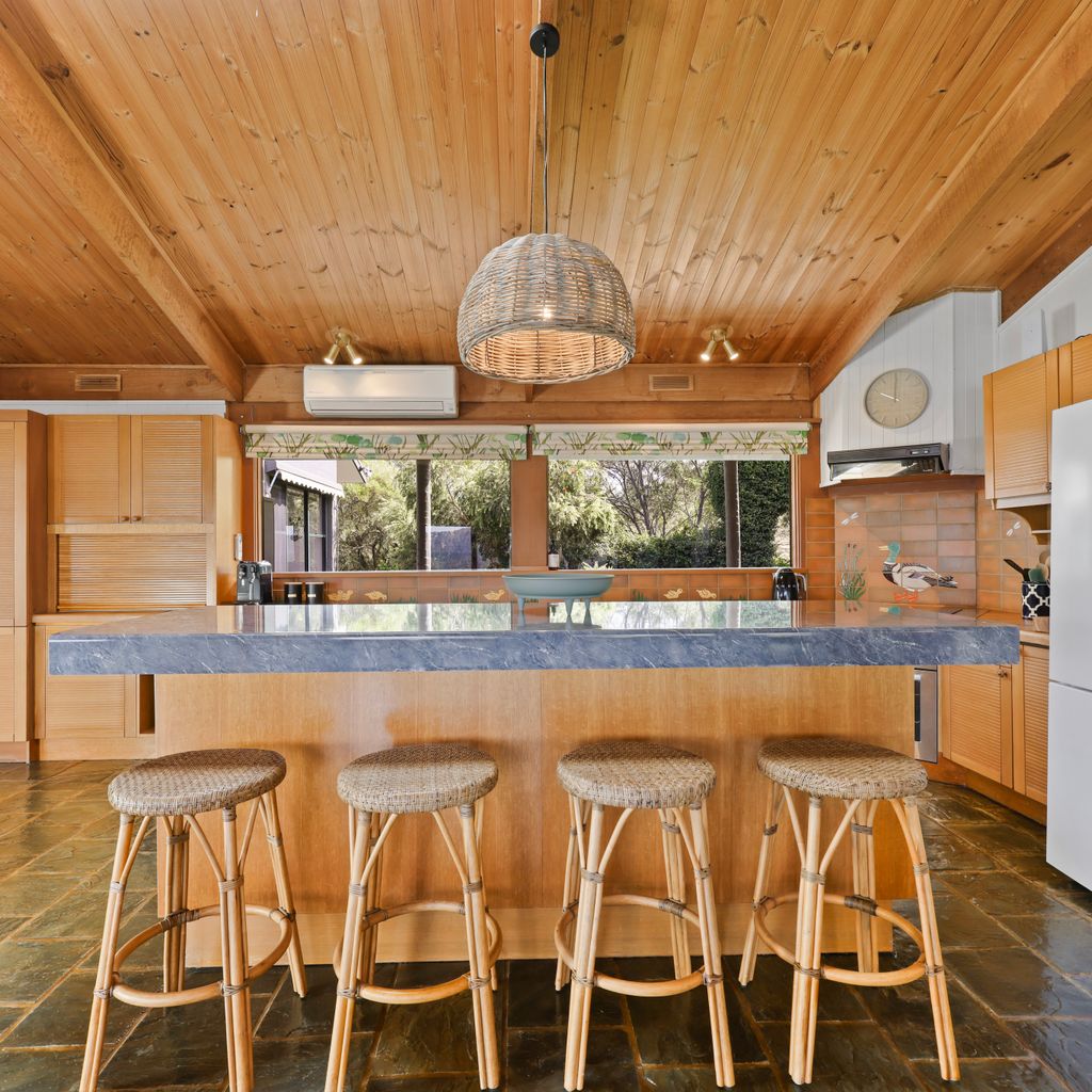 Lake Access – Mansfield – Sleeps 12