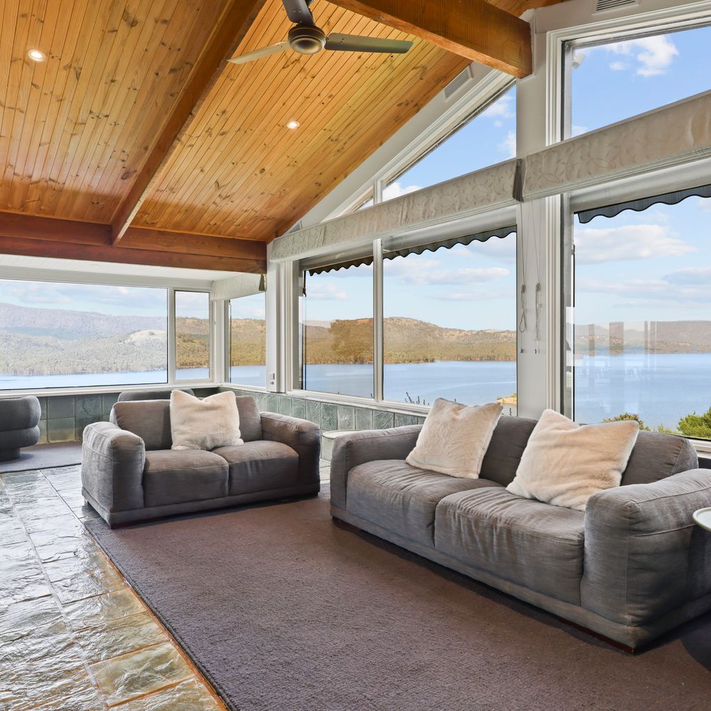 Lake Access – Mansfield – Sleeps 12