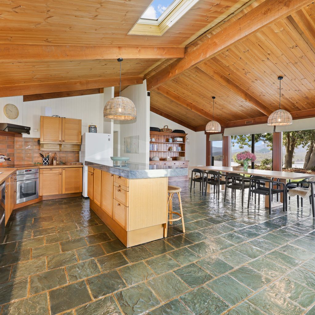 Lake Access – Mansfield – Sleeps 12