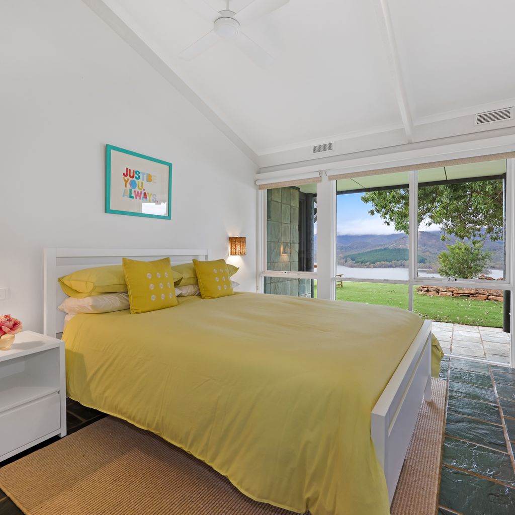 Lake Access – Mansfield – Sleeps 12