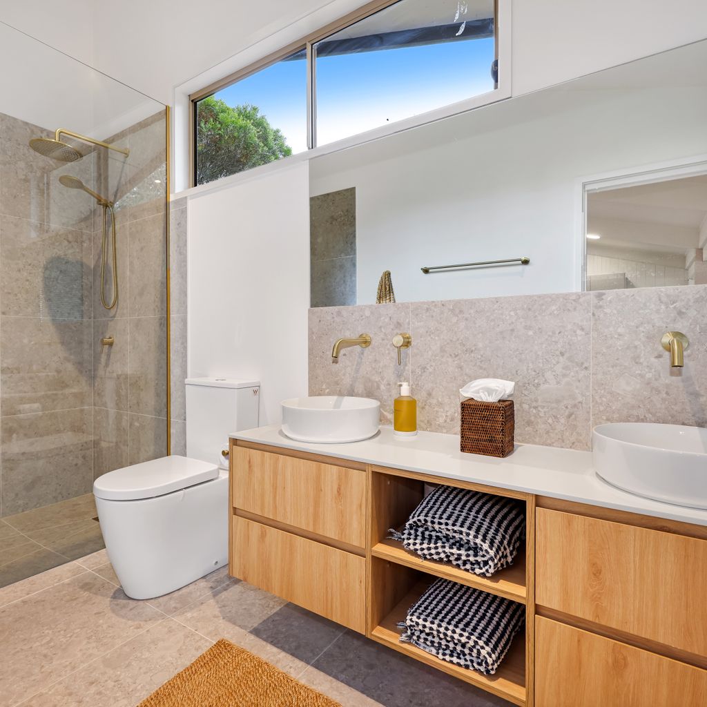 Lake Access – Mansfield – Sleeps 12