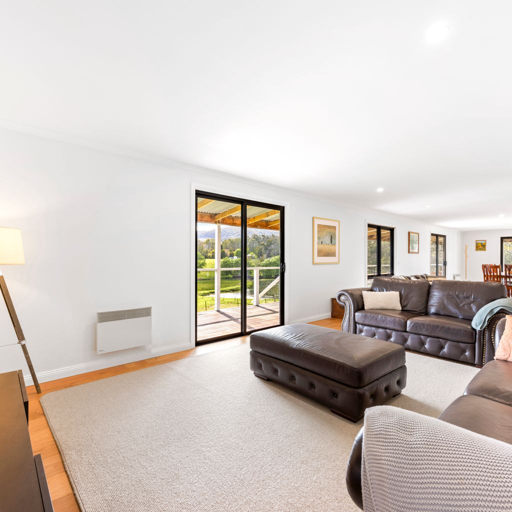Kelly Creek Farm – Tolmie – Sleeps 10