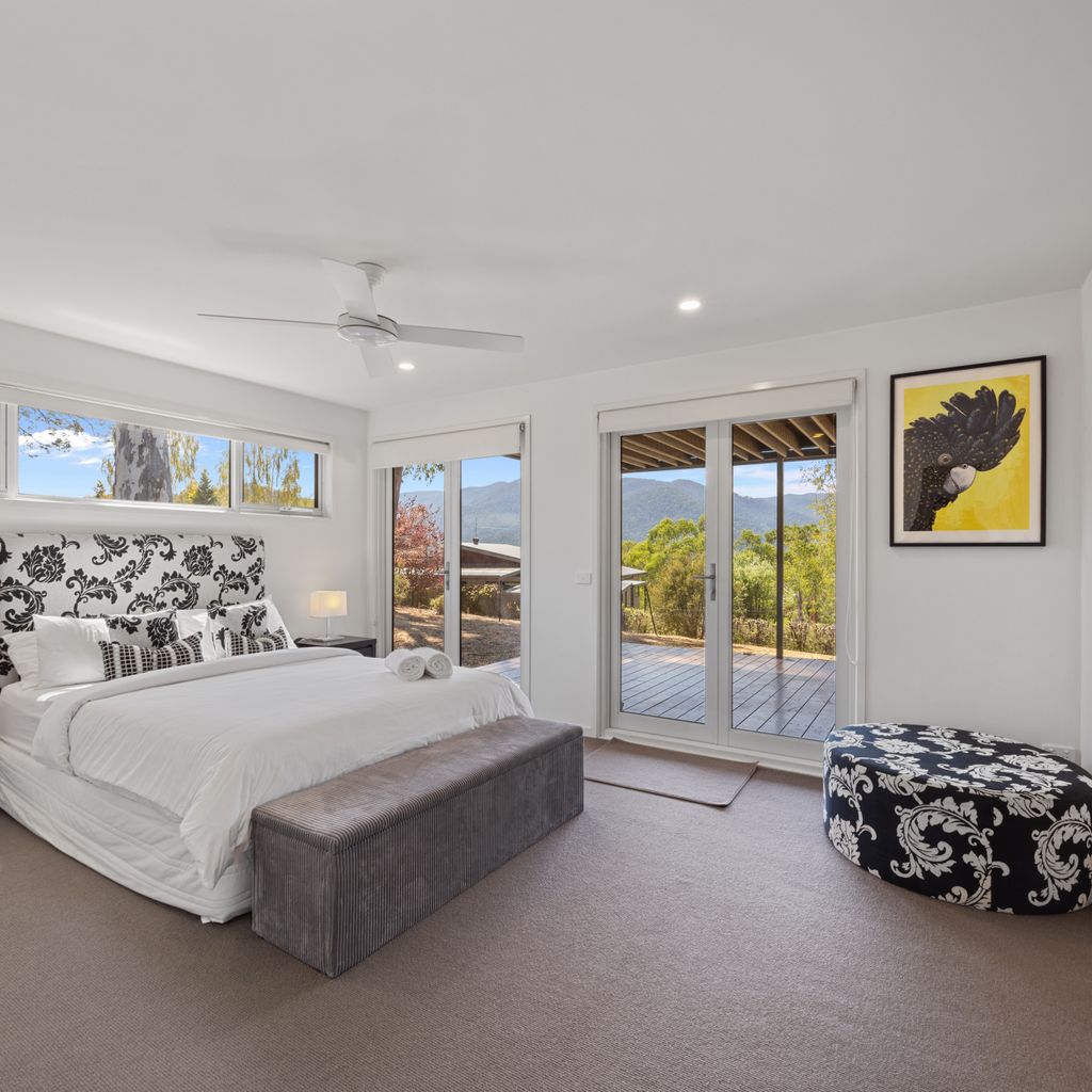 Eagles Nest – Merrijig – Sleeps 10