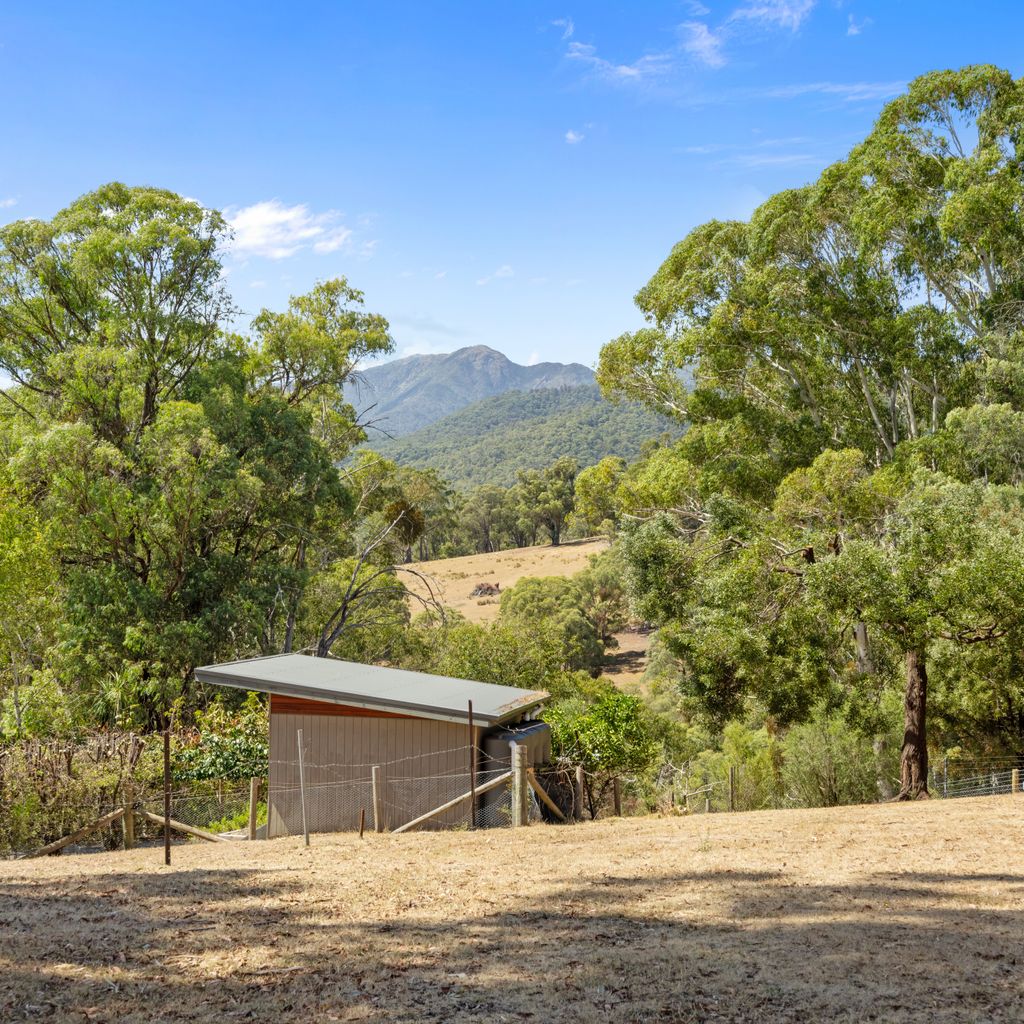 Eagles Nest – Merrijig – Sleeps 10
