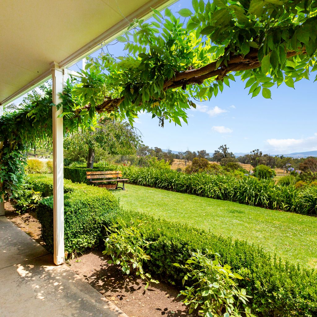 Monkey Gully Retreat – Mansfield – Sleeps 9