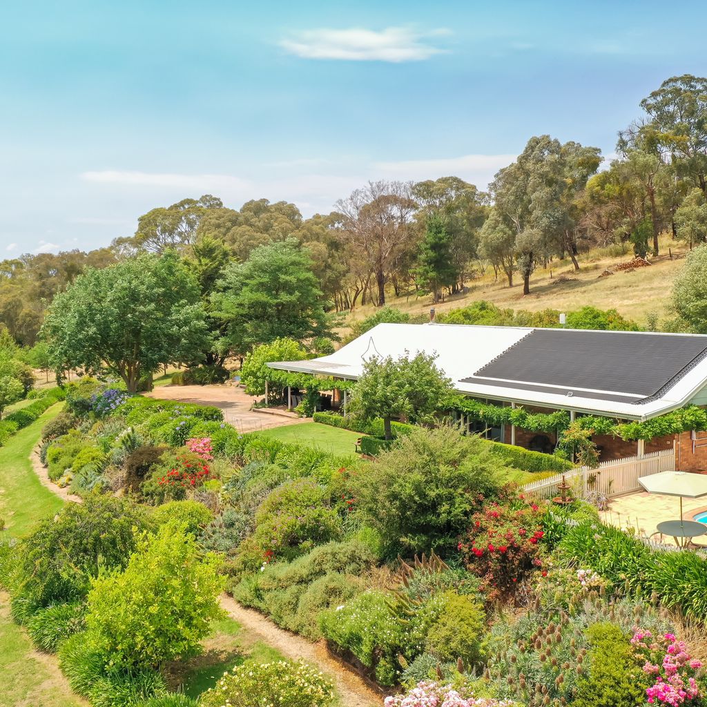 Monkey Gully Retreat – Mansfield – Sleeps 9