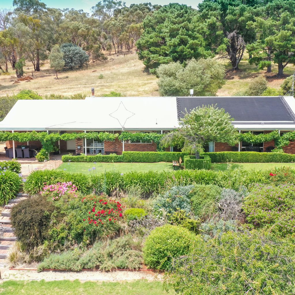 Monkey Gully Retreat – Mansfield – Sleeps 9