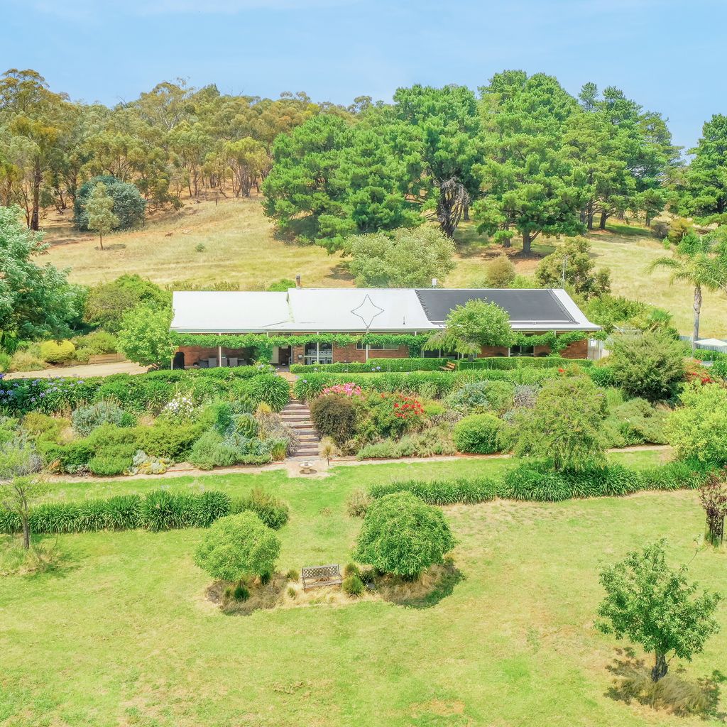Monkey Gully Retreat – Mansfield – Sleeps 9