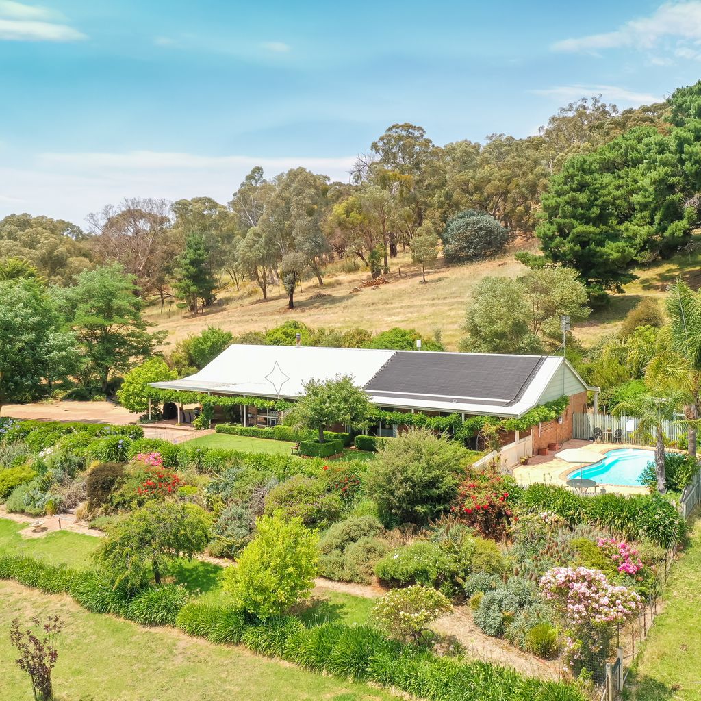 Monkey Gully Retreat – Mansfield – Sleeps 9