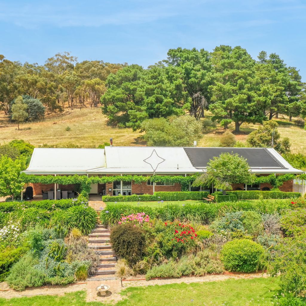 Monkey Gully Retreat – Mansfield – Sleeps 9