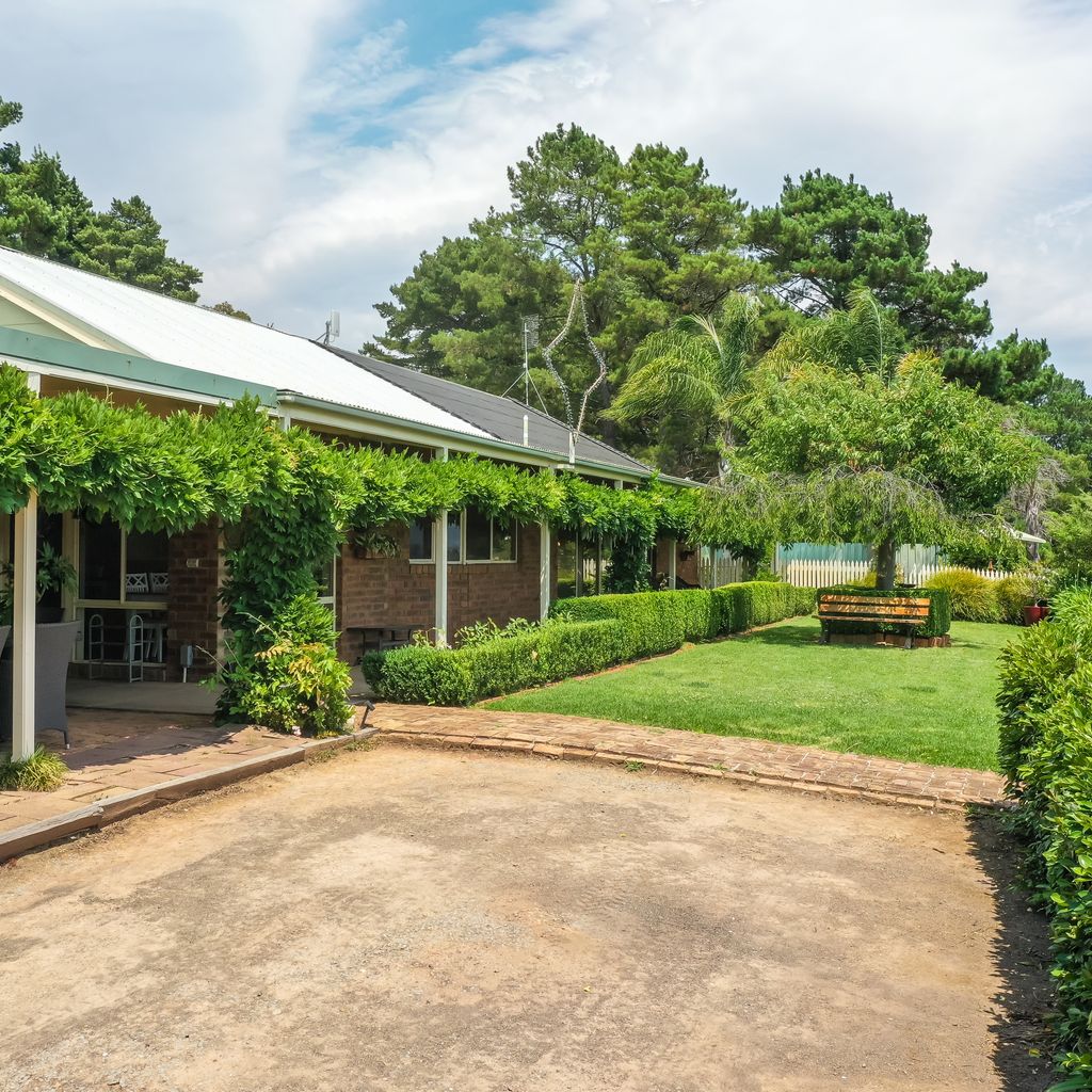 Monkey Gully Retreat – Mansfield – Sleeps 9