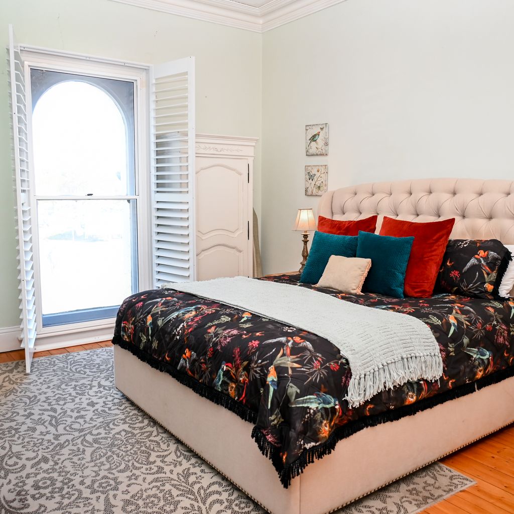 Deck Quarters – King Suite with Spa