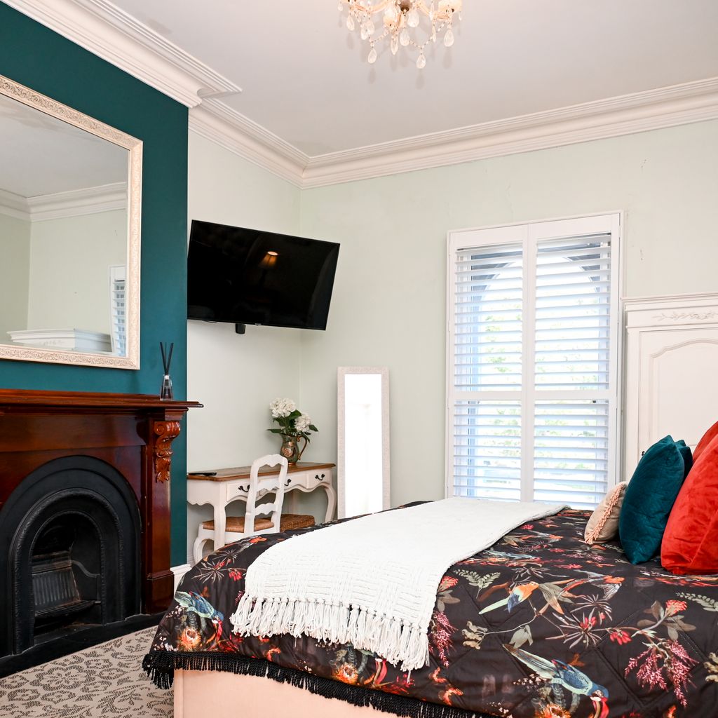 Deck Quarters – King Suite with Spa