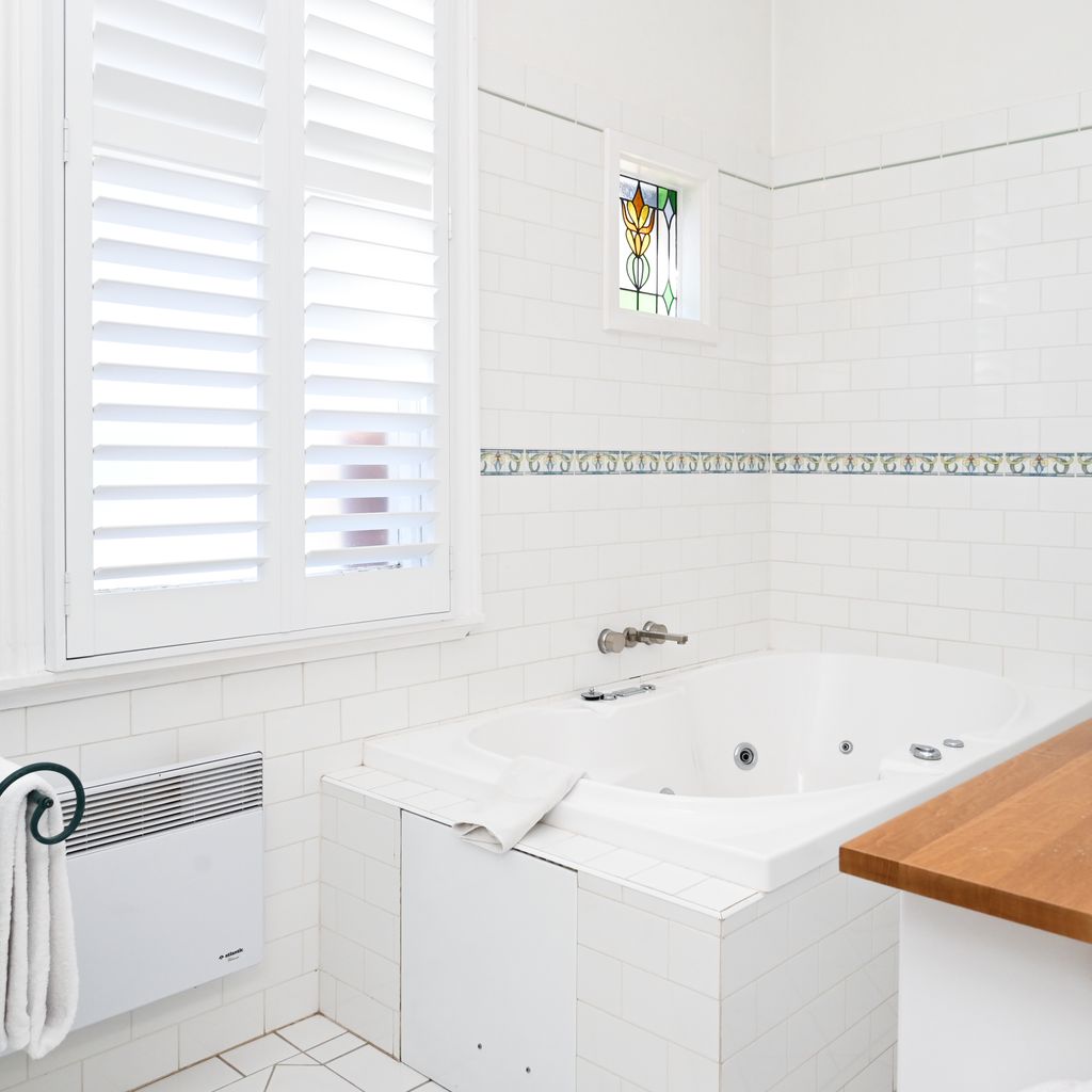 Deck Quarters – King Suite with Spa