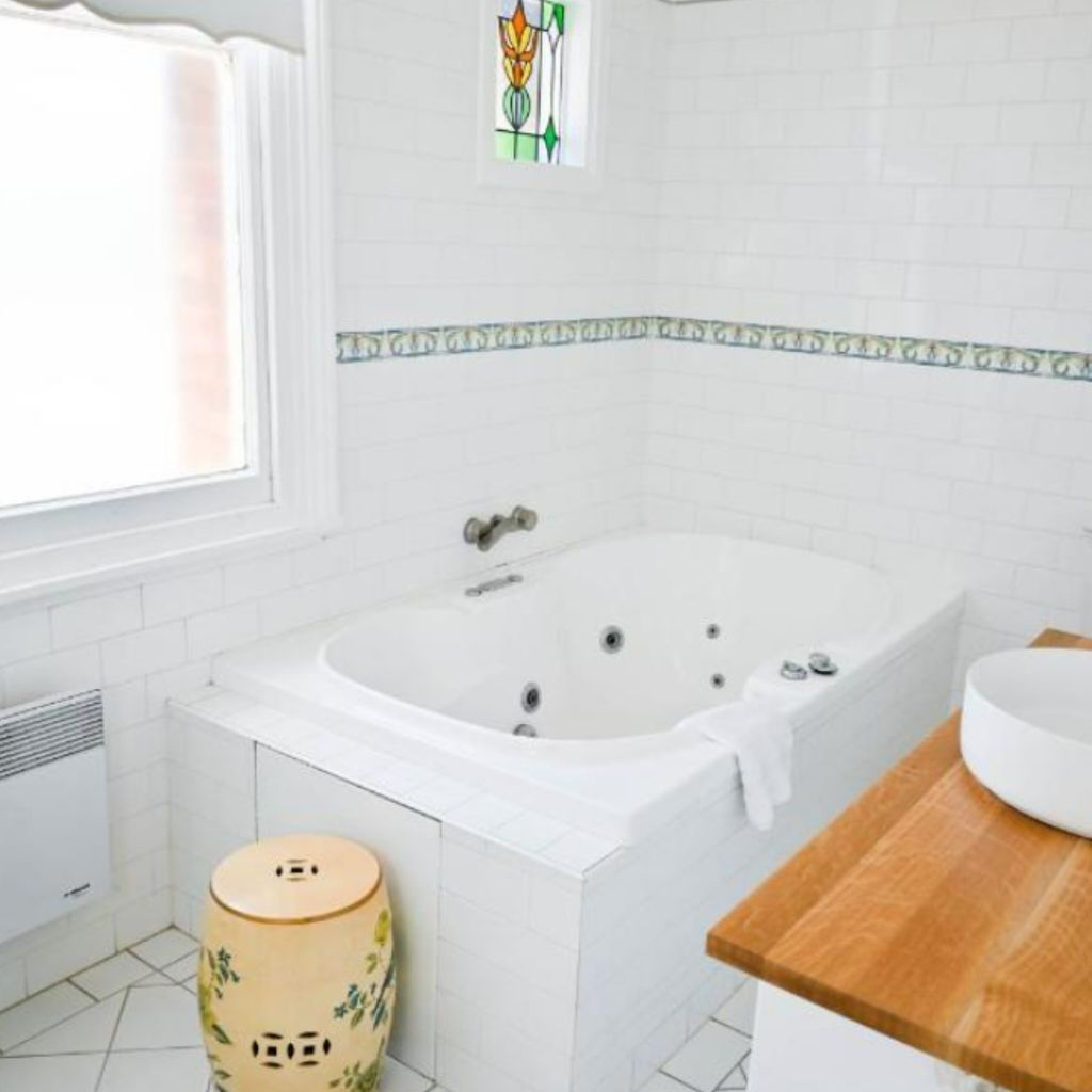 Deck Quarters – King Suite with Spa