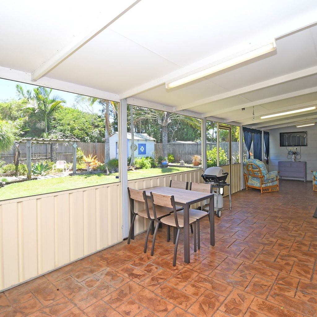 Enclosed outdoor living area 