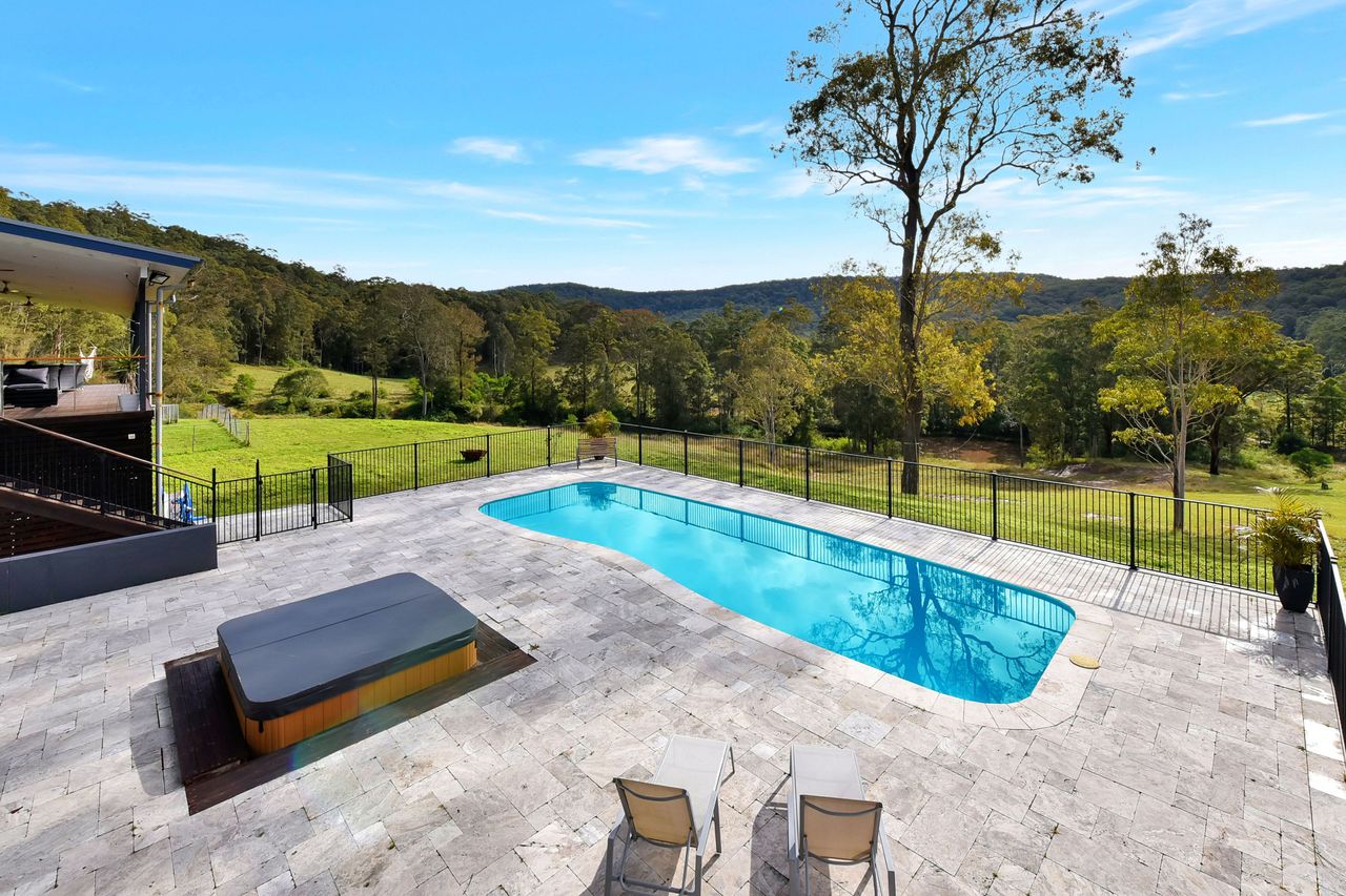 Mandalong Country Estate on Acreage with a Pool