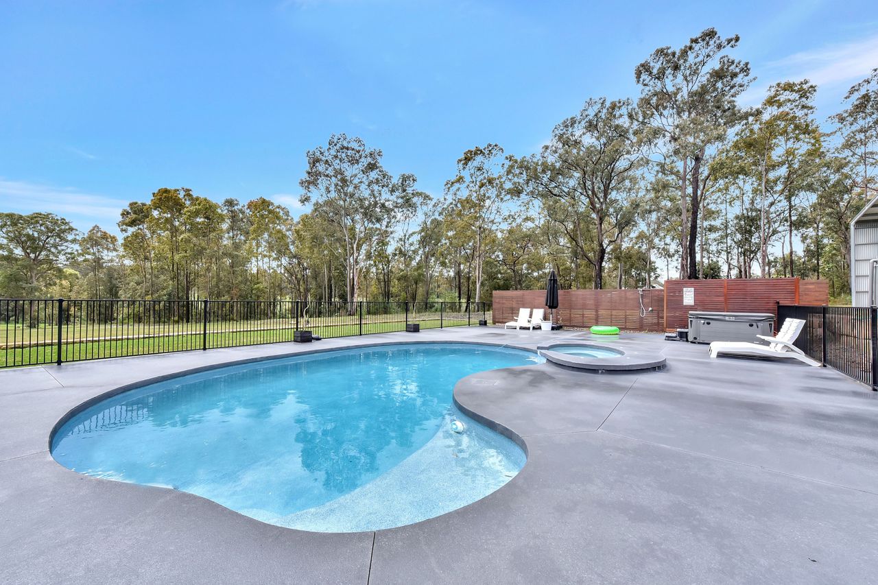 Kitchener Country Estate with Pool Hot Tub on private acres that sleeps up to 18 