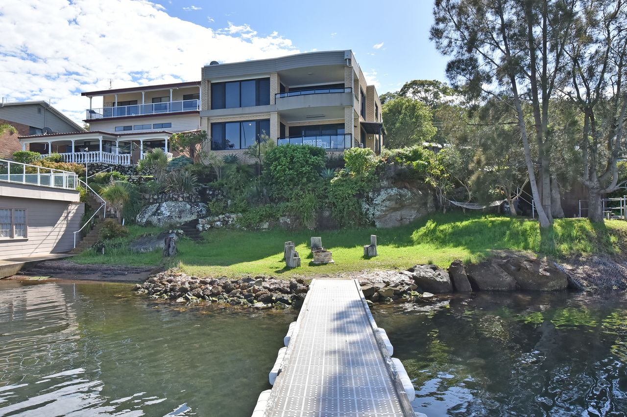 Water's Edge Apartment 1 absolute waterfront at Fishing Point on Lake Macquarie