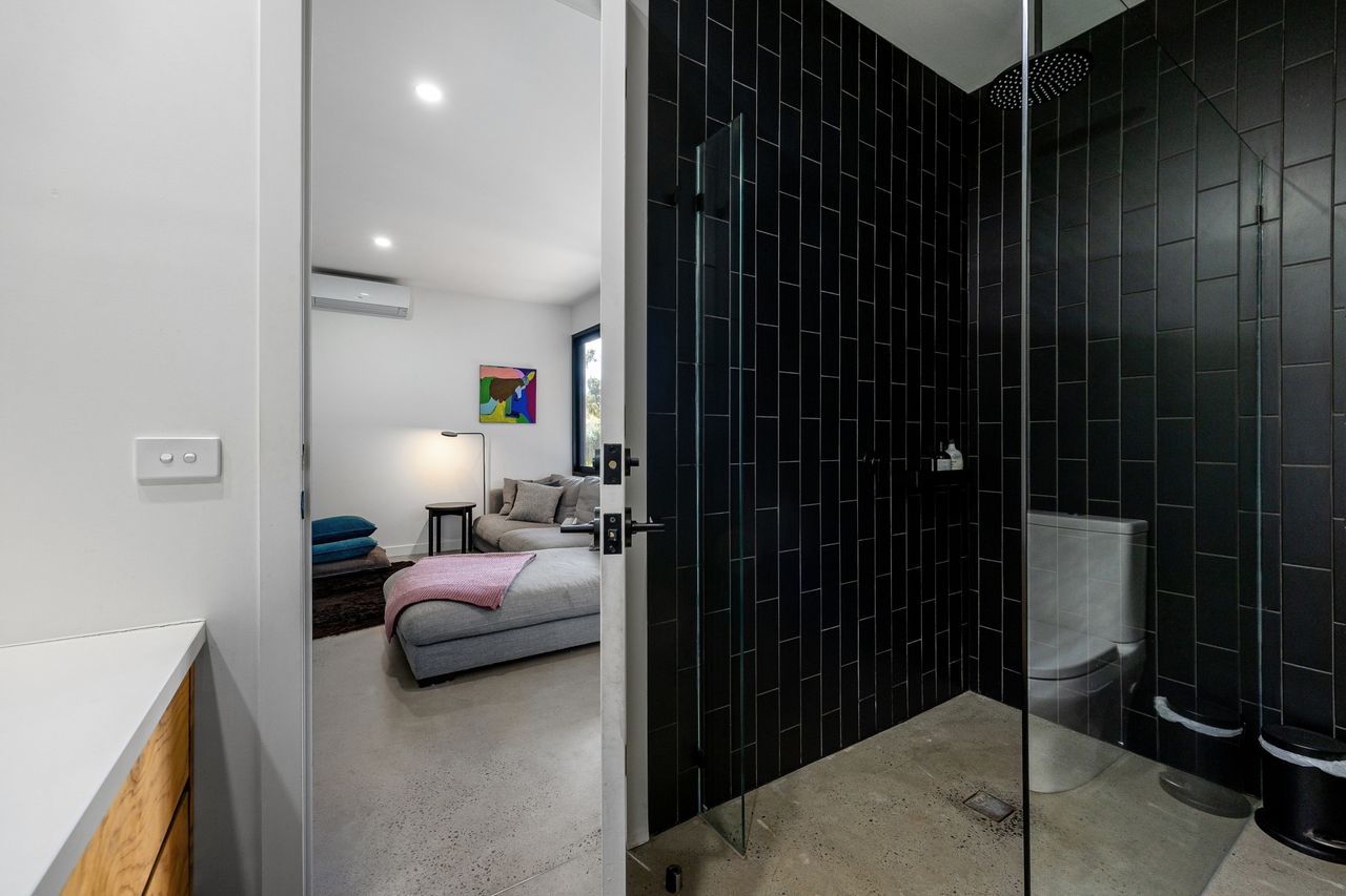 Togo House Photo 16