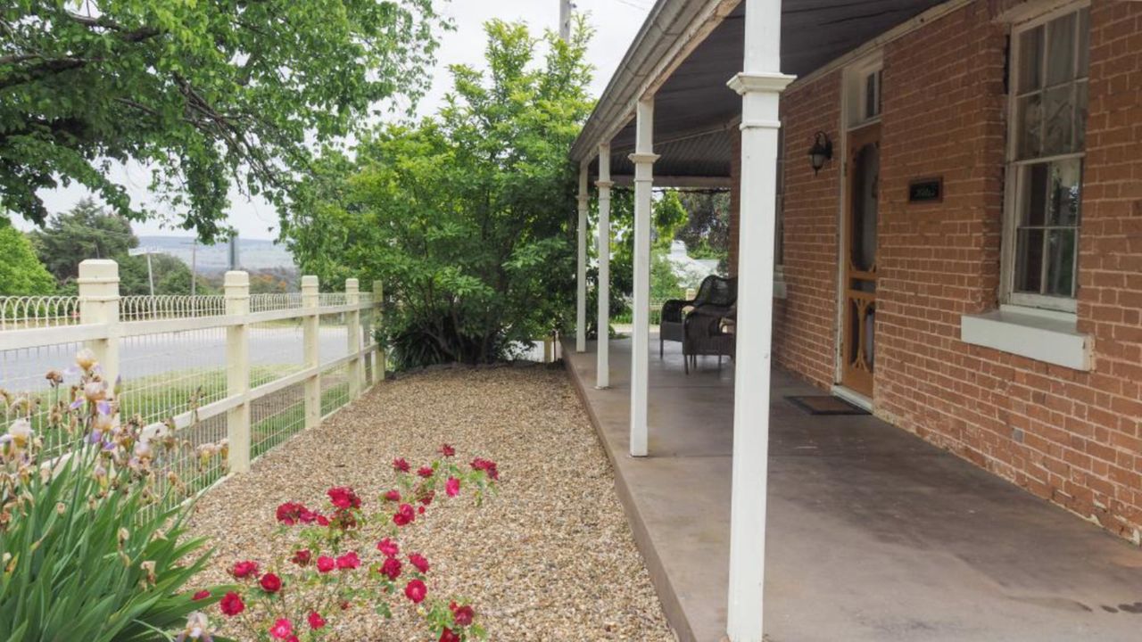 Wrap around verandah with seating and views to the Gorge where the sun sets