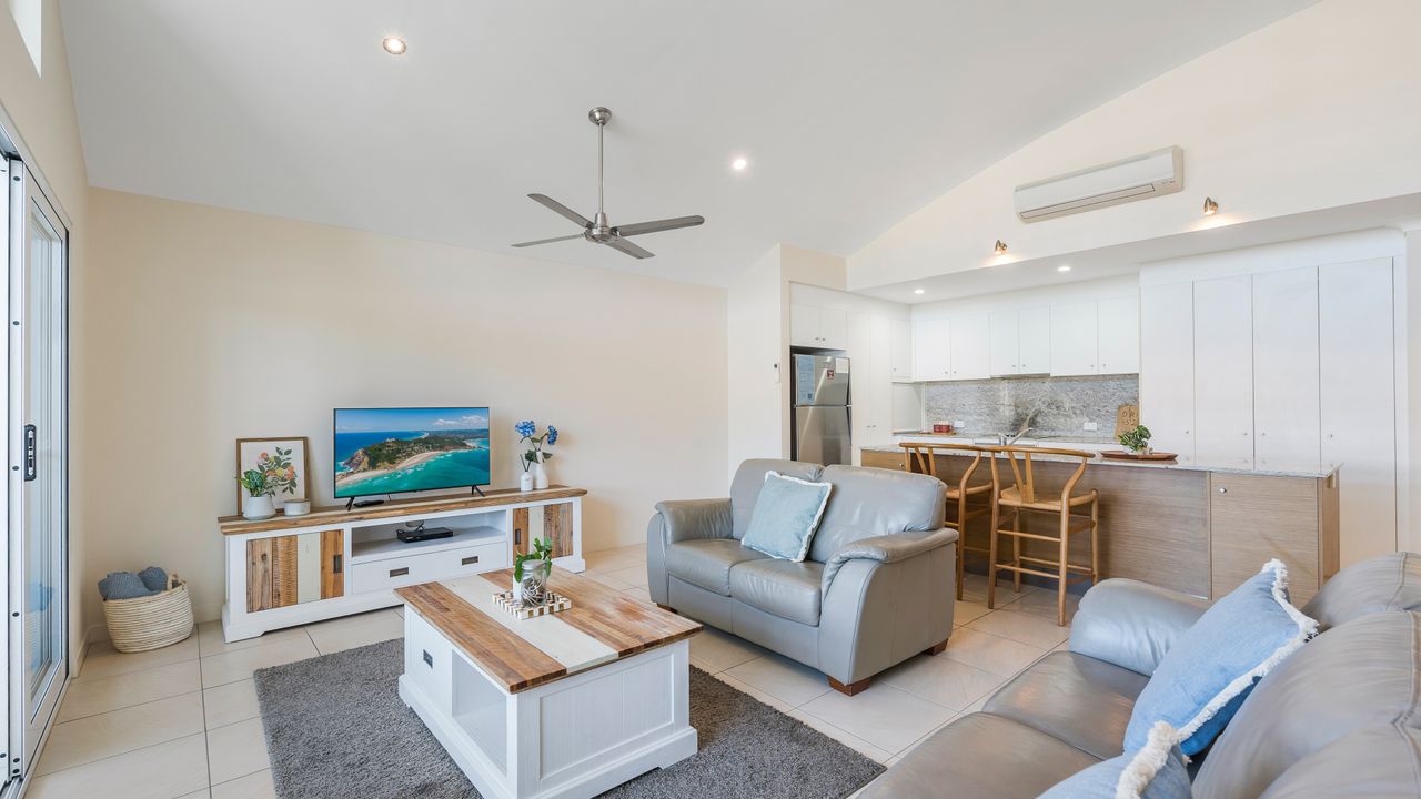 Malibu Apartments Unit 1 – 5 Oak Street