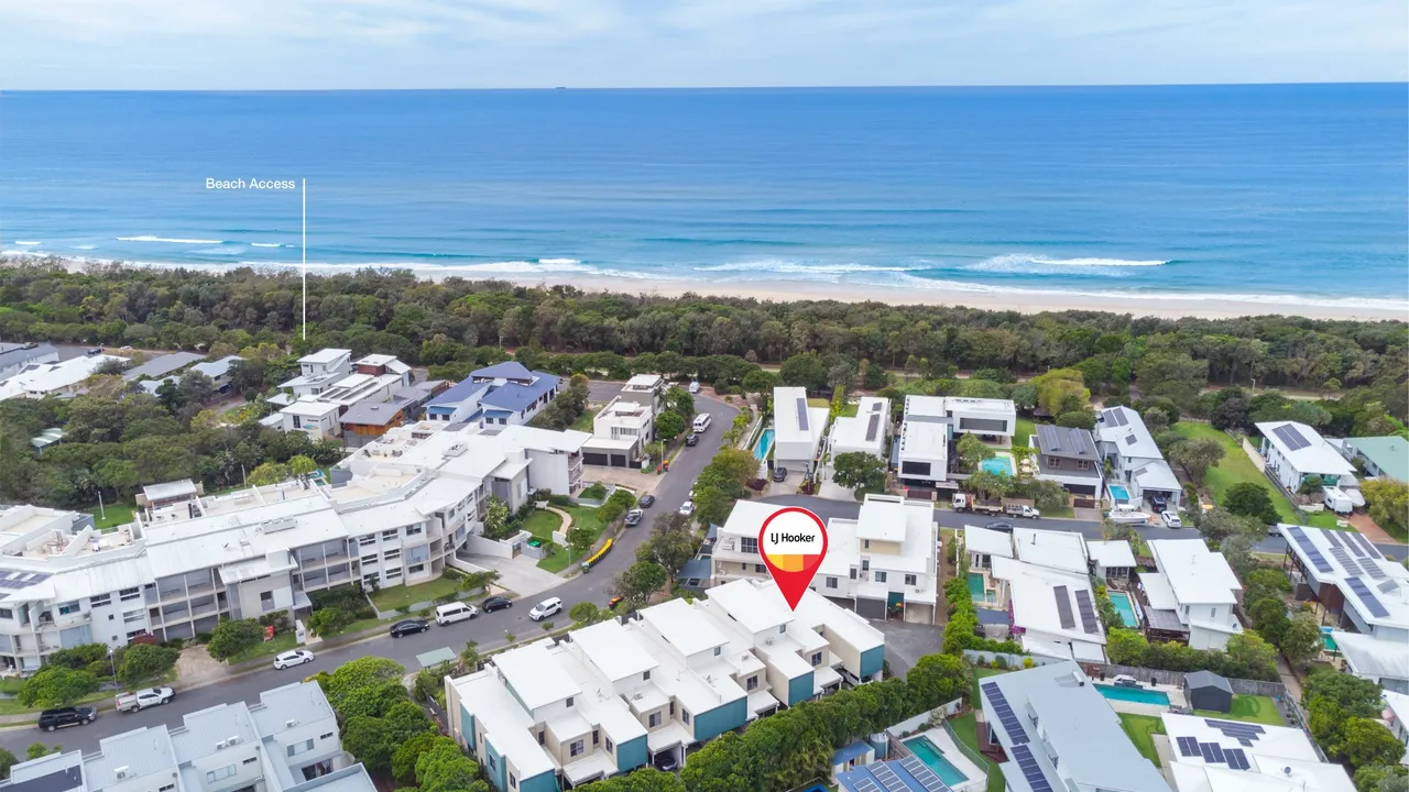 Beachside Haven Modern Townhouse with Pool