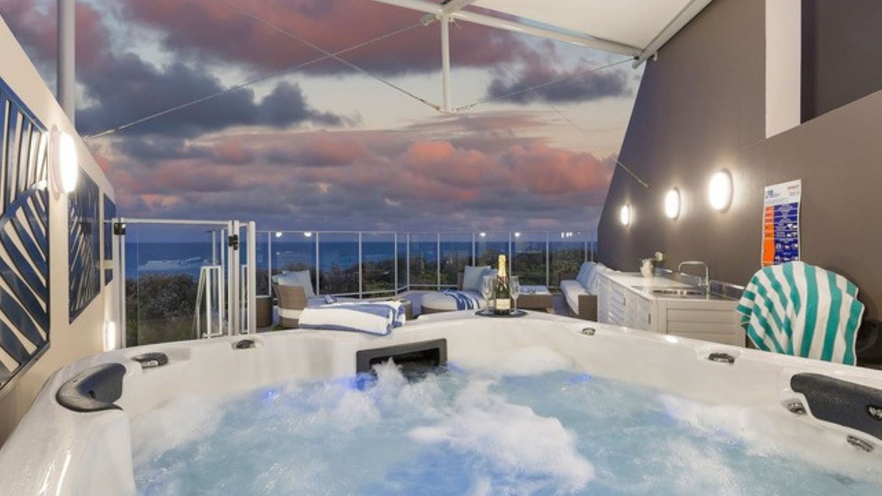 1322 Luxury Beachfront Penthouse with Rooftop Jacuzzi