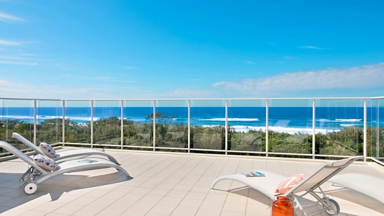 1328 Luxury Beachfront Penthouse with heated rooftop Jacuzzi