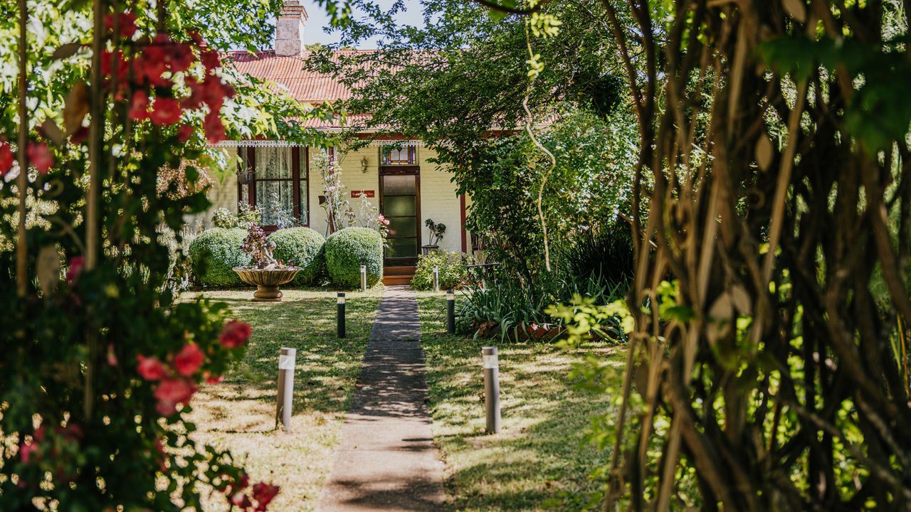 Roses Hillside – Rosemary Cottage