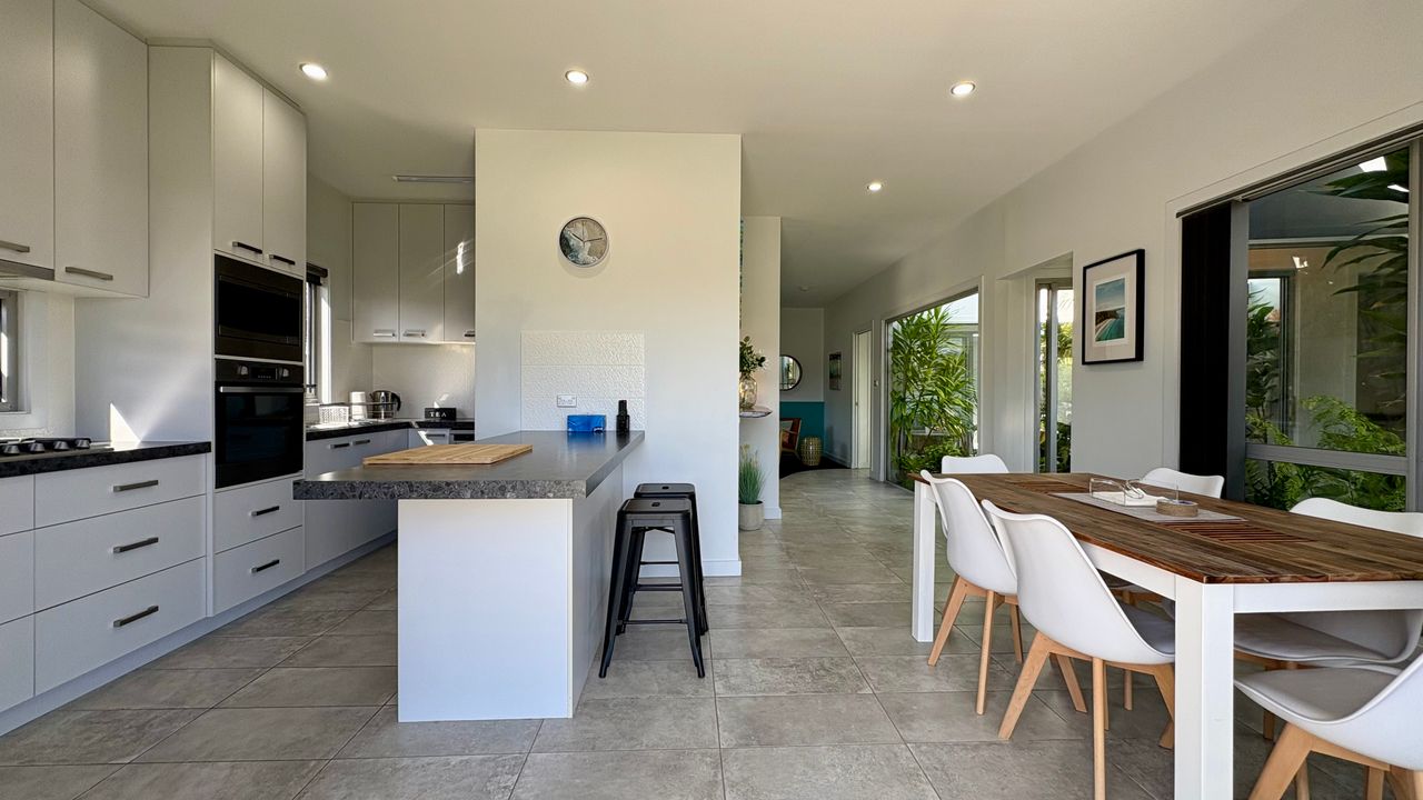 Secret Sanctuary On Seagrass – Luxury Coastal Retreat in Jervis Bay