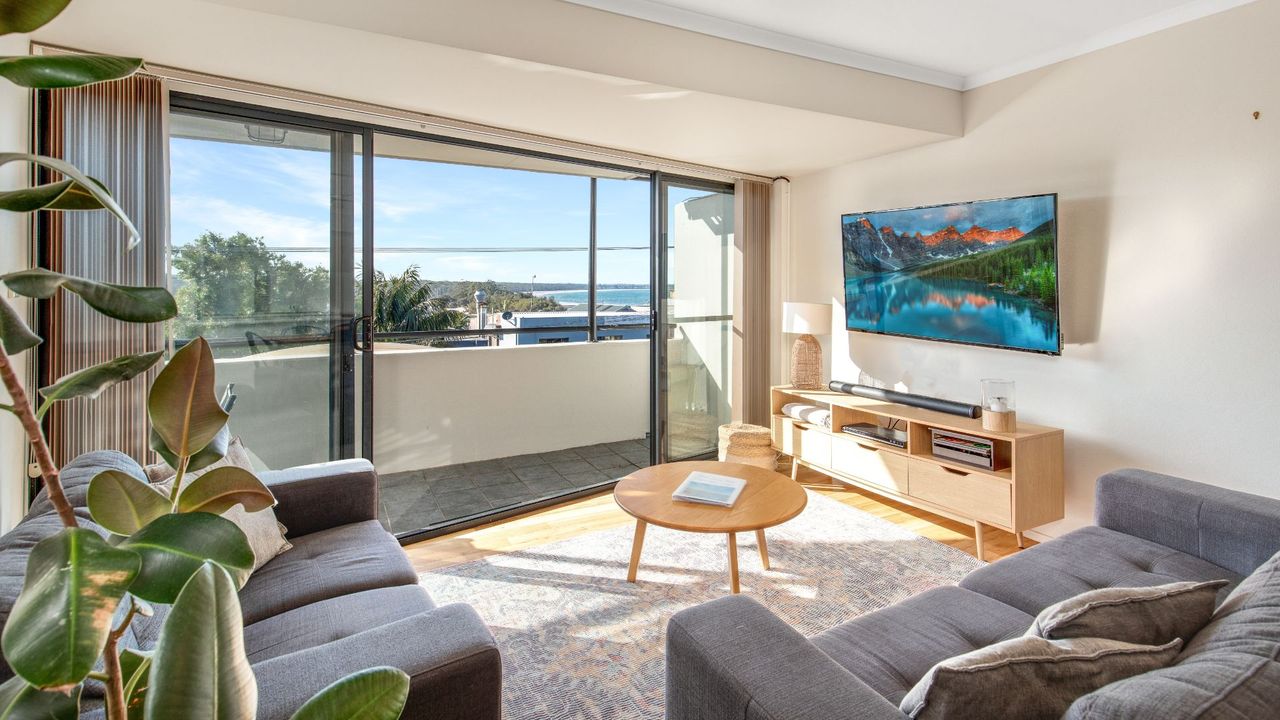 Husky Oasis – CENTRE OF HUSKISSON –