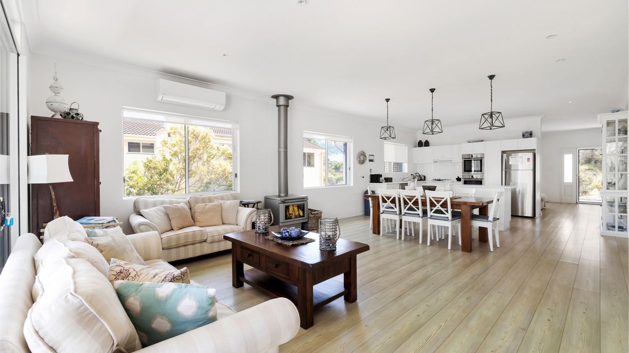 Car11 – Caroline’s Beach House by Experience Jervis Bay