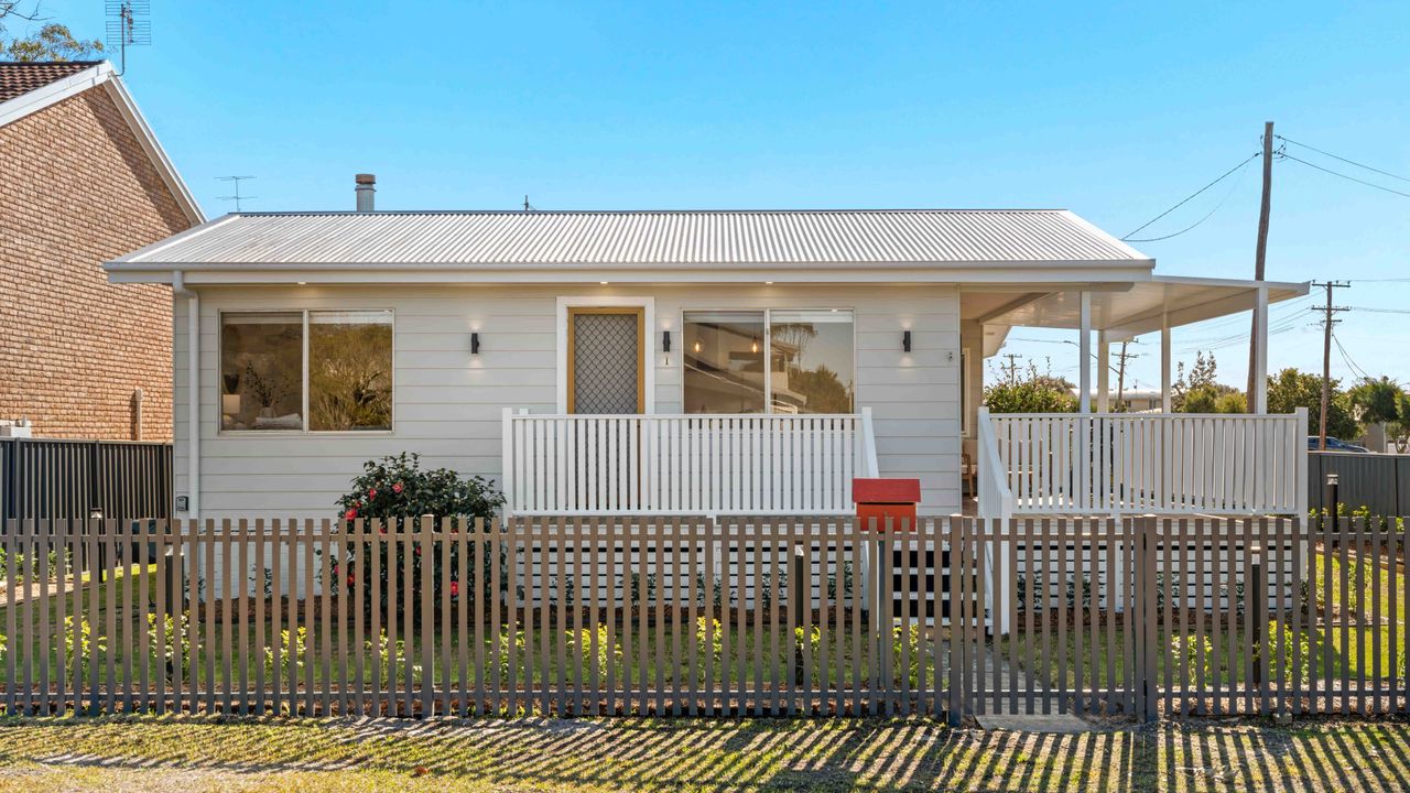 Bay1a – Bayswater Beach House 1 by Experience Jervis Bay