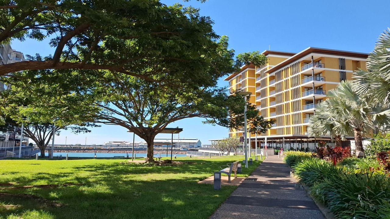 Luxurious Waterfront Living in the Heart of Darwin – Stunning 2-Bedroom Apartment