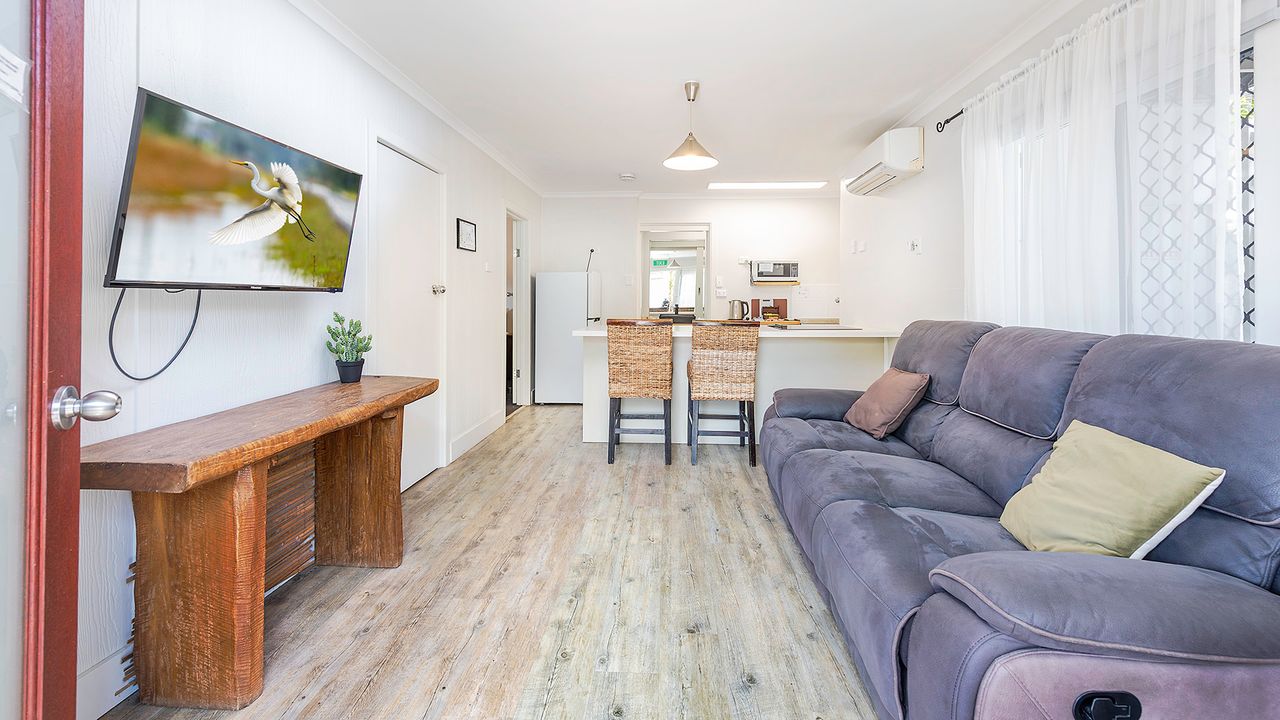 Coconut Palms Spacious 1 Bedroom Apartment