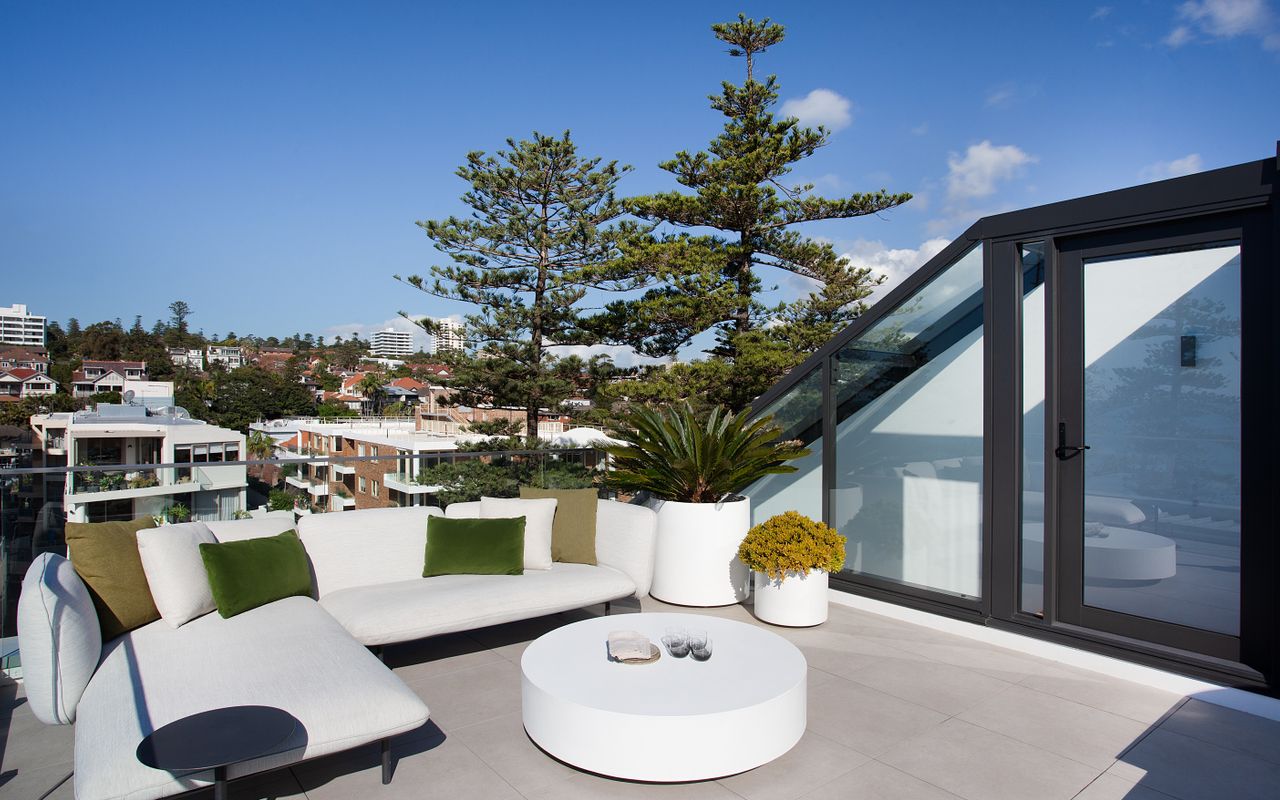  Large entertaining rooftop terrace