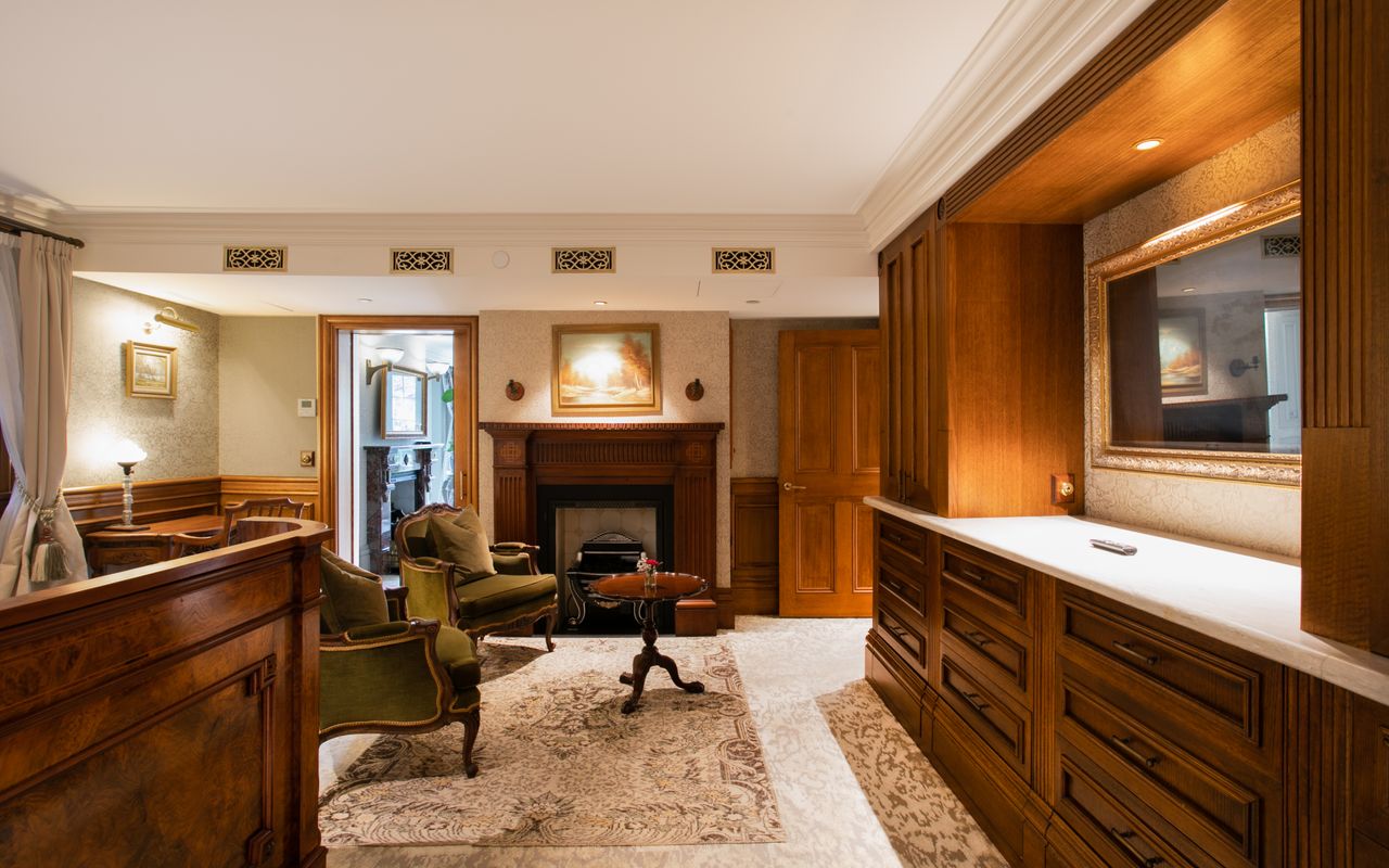 Darling Manor IBO