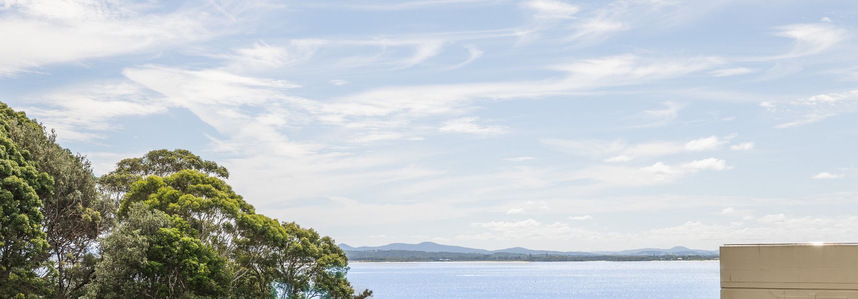 Portofino, 1/7 Laman Street – First floor unit with beautiful views, air con and Wi-Fi and close to town