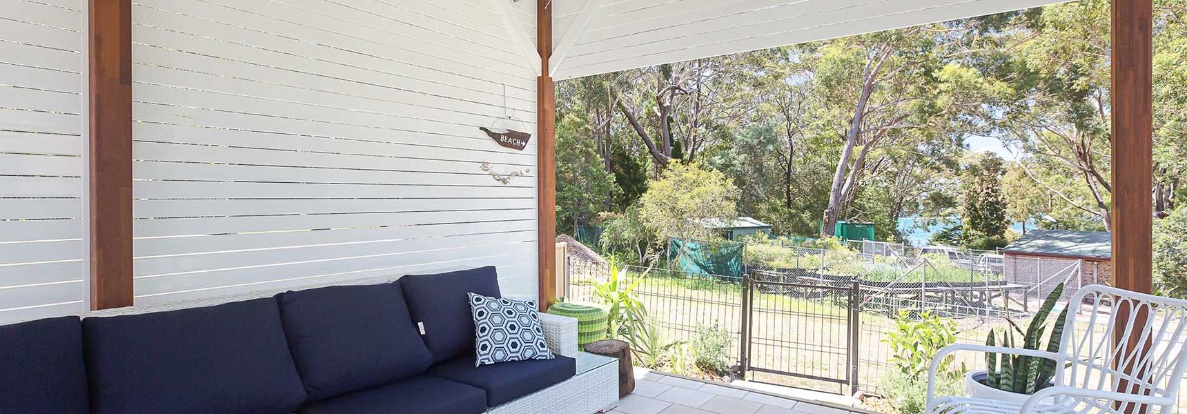Little Beach House, 4 James Crescent – Little Beach with air con, WiFi and boat parking