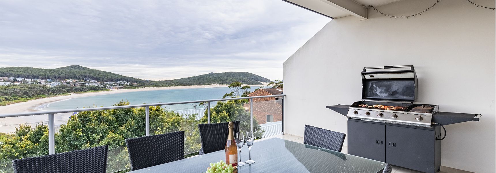 Casa al Mare, 16a Pacific Drive – the jewel of Fingal Bay with stunning views, WiFi and Air Conditioning