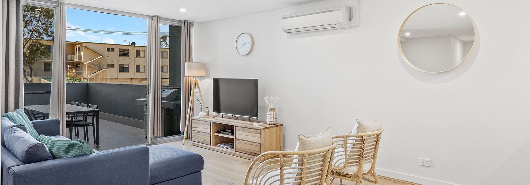 The Shoal, 108/6-8 Bullecourt St – modern unit with a lift, air con and Linen