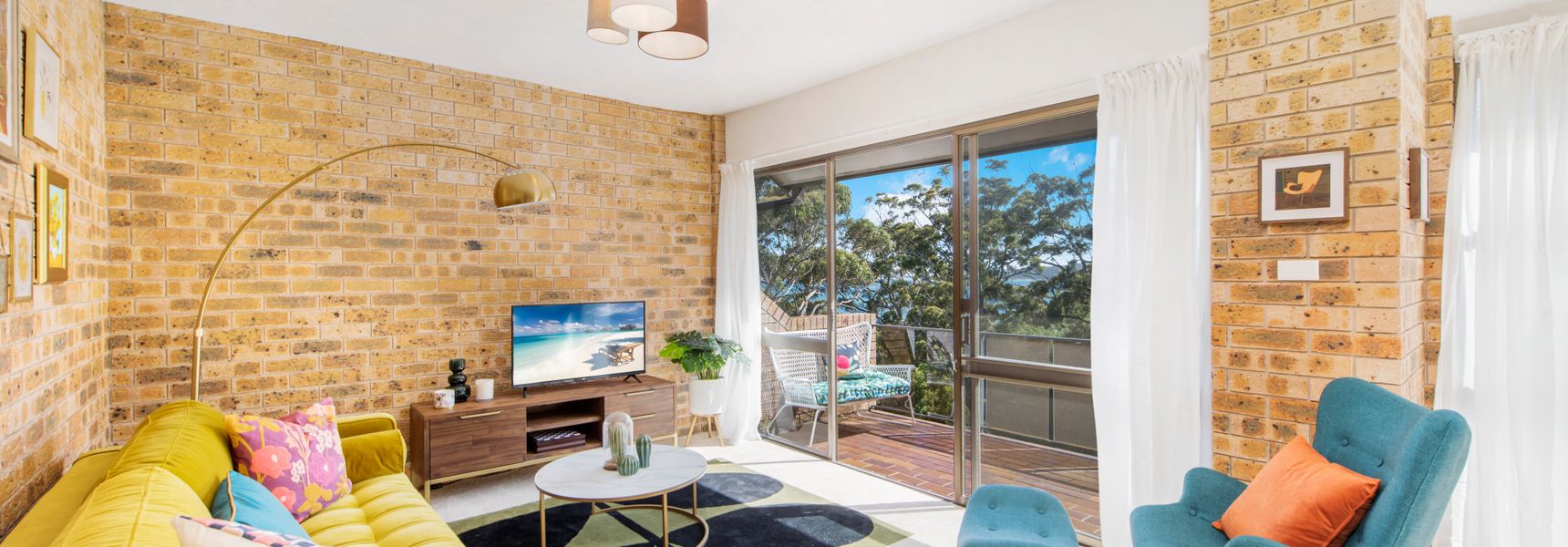 6/61 Ronald Ave – Quiet and very private, tree top views and water glimpses