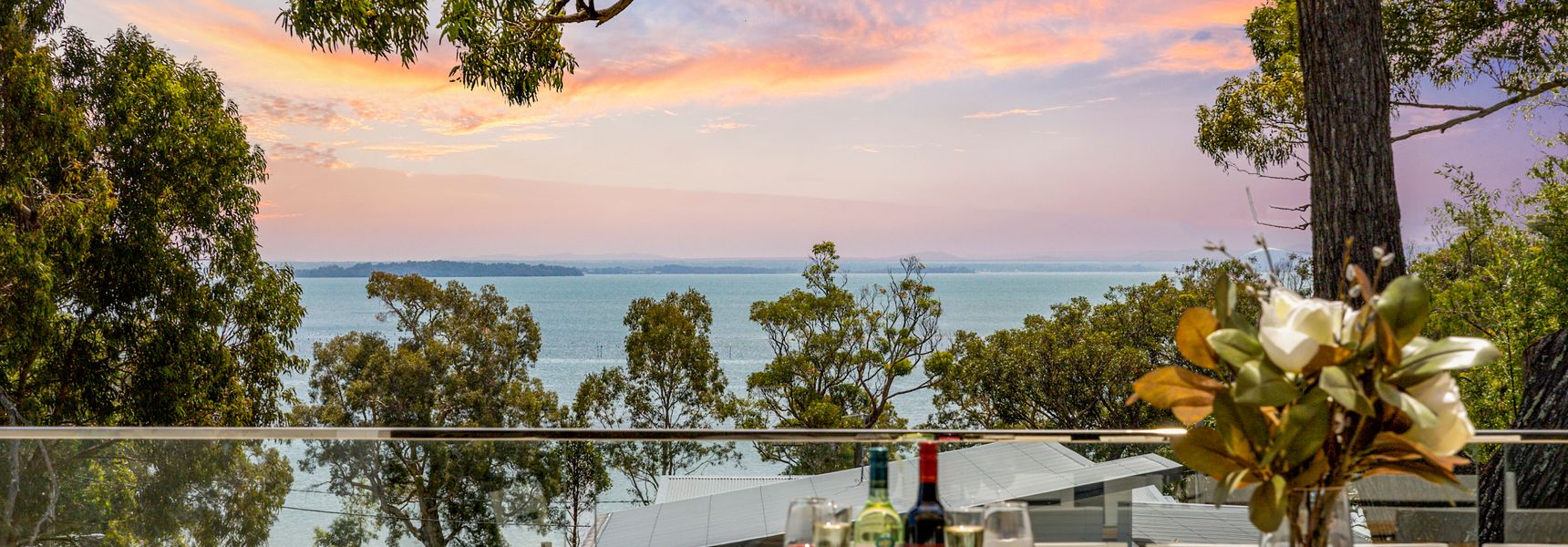 Sunset at Soldiers, 13 Cromarty Rd – water views, air con, W-Fi, luxury