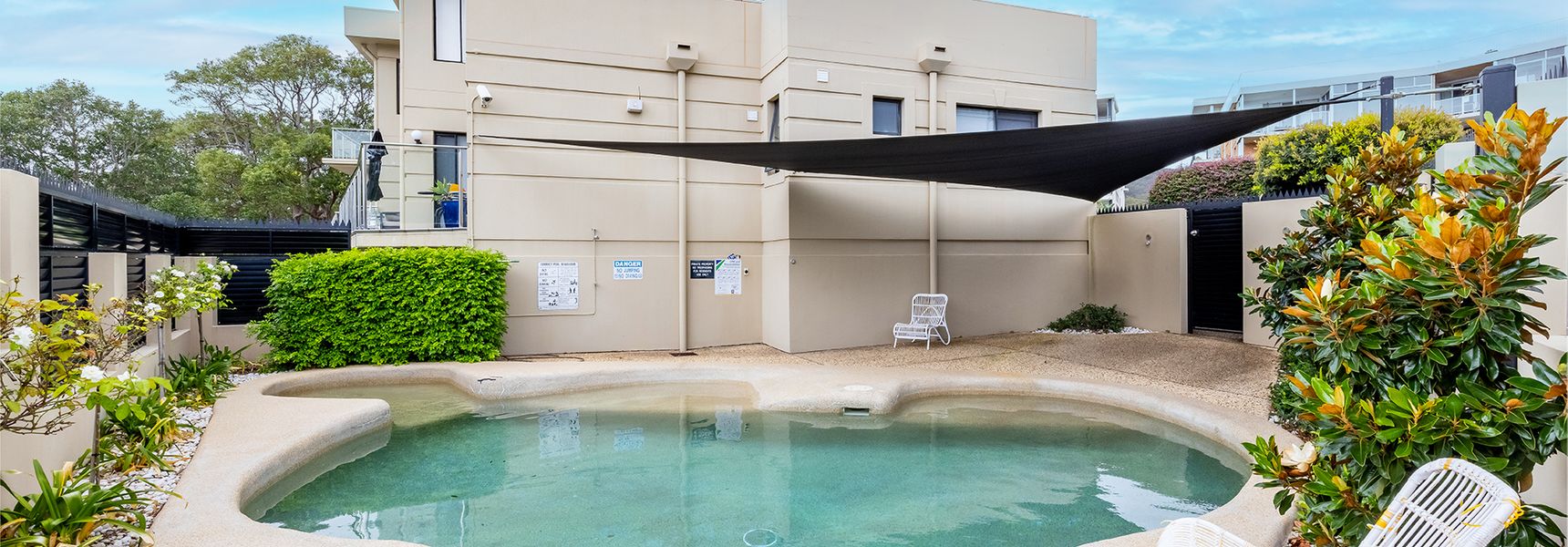 Paradiso, 4/4 Laman St – Unit with aircon, wi-fi, pool and in the heart of town, water views